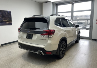 Подержанный автомобиль Subaru Forester Suv 2021 года (4 фото)