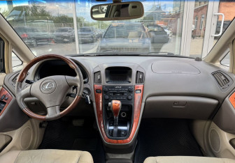 Подержанный автомобиль Lexus RX 2001 года (10 фото)