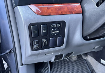Подержанный автомобиль Toyota Land Cruiser Prado 2007 года (15 фото)