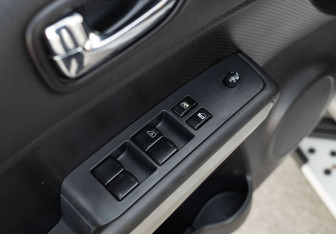 Подержанный автомобиль Nissan X-Trail 2012 года (17 фото)