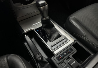 Подержанный автомобиль Toyota Land Cruiser Prado 2021 года (12 фото)