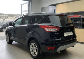 Подержанный автомобиль Ford Kuga 2016 года (6 фото)