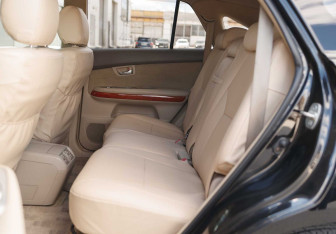 Подержанный автомобиль Toyota Harrier 2004 года (18 фото)