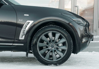 Подержанный автомобиль Infiniti FX 2010 года (9 фото)