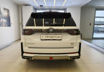 Подержанный автомобиль Changan CS95 2023 года (6 фото)