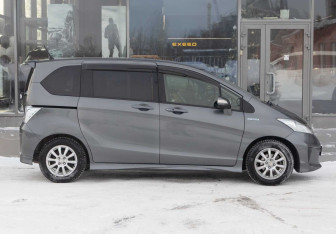 Подержанный автомобиль Honda Freed 2012 года (4 фото)