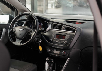 Подержанный автомобиль Kia Ceed Wagon 2017 года (10 фото)