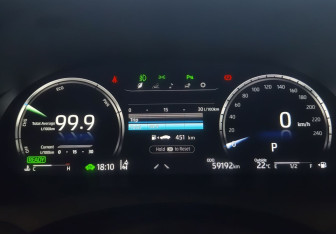 Подержанный автомобиль Toyota Camry Sedan 2022 года (10 фото)