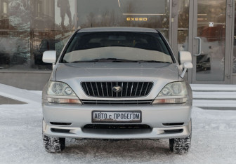 Подержанный автомобиль Toyota Harrier 2002 года (2 фото)
