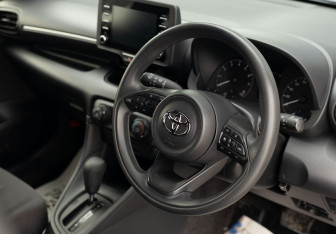 Подержанный автомобиль Toyota Yaris Hatchback 2020 года (11 фото)