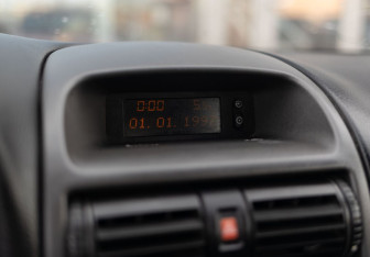 Подержанный автомобиль Opel Astra Hatchback 2002 года (14 фото)