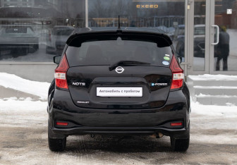 Подержанный автомобиль Nissan Note 2017 года (6 фото)