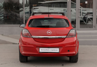 Подержанный автомобиль Opel Astra Hatchback 2010 года (6 фото)