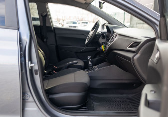 Подержанный автомобиль Hyundai Solaris Sedan 2017 года (19 фото)