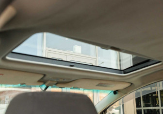 Подержанный автомобиль Toyota Estima 2005 года (16 фото)