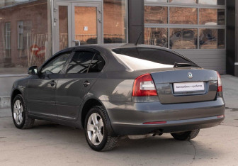 Подержанный автомобиль Skoda Octavia Liftback 2012 года (7 фото)
