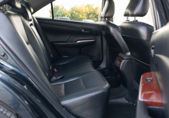 Подержанный автомобиль Toyota Camry Sedan 2012 года (20 фото)