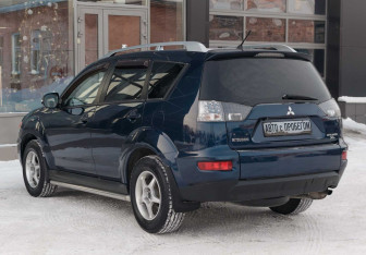 Подержанный автомобиль Mitsubishi Outlander 2010 года (7 фото)