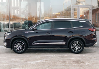 Подержанный автомобиль Chery Tiggo 8 Pro 2022 года (8 фото)