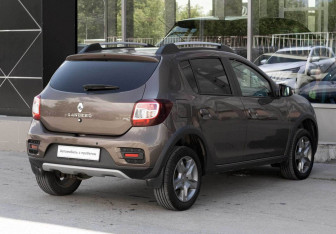 Подержанный автомобиль Renault Sandero 2021 года (8 фото)