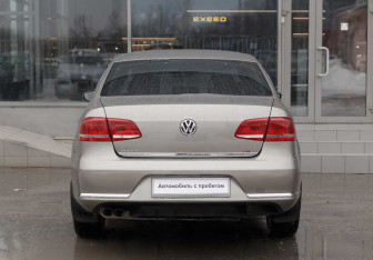 Подержанный автомобиль Volkswagen Passat Sedan 2012 года (6 фото)
