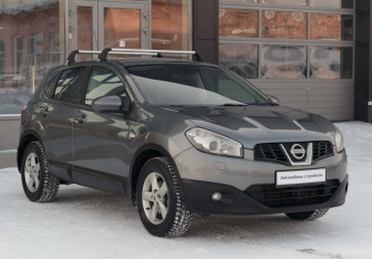 Подержанный автомобиль Nissan Qashqai 2012 года (3 фото)