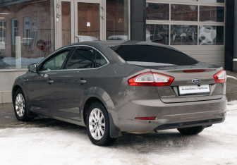 Подержанный автомобиль Ford Mondeo Liftback 2012 года (7 фото)
