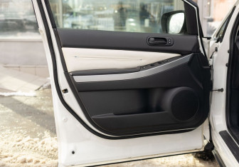 Подержанный автомобиль Mazda CX-7 2011 года (18 фото)