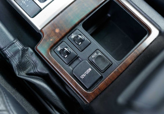 Подержанный автомобиль Toyota Land Cruiser Prado 2010 года (17 фото)