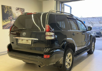 Подержанный автомобиль Toyota Land Cruiser Prado 2007 года (4 фото)