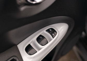 Подержанный автомобиль Nissan Juke 2018 года (16 фото)