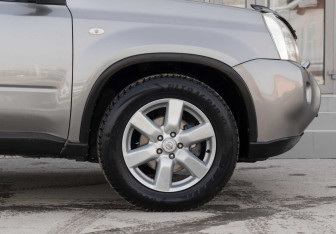 Подержанный автомобиль Nissan X-Trail 2008 года (9 фото)