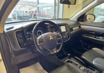 Подержанный автомобиль Mitsubishi Outlander 2014 года (7 фото)