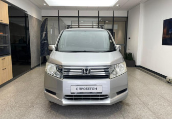 Подержанный автомобиль Honda Stepwgn 2011 года (3 фото)