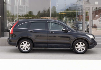 Подержанный автомобиль Honda CR-V 2008 года (4 фото)