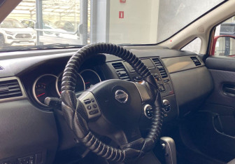 Подержанный автомобиль Nissan Tiida Hatchback 2008 года (13 фото)