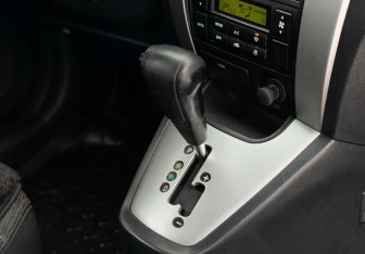 Подержанный автомобиль Hyundai Tucson 2005 года (14 фото)