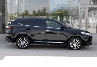Подержанный автомобиль Toyota Harrier 2019 года (4 фото)