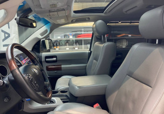 Подержанный автомобиль Toyota Sequoia 2011 года (8 фото)