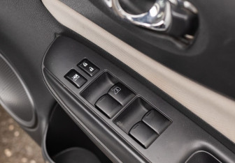 Подержанный автомобиль Nissan Note 2018 года (16 фото)