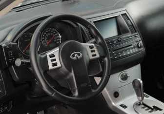 Подержанный автомобиль Infiniti FX 2005 года (11 фото)