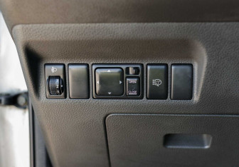 Подержанный автомобиль Nissan X-Trail 2004 года (16 фото)
