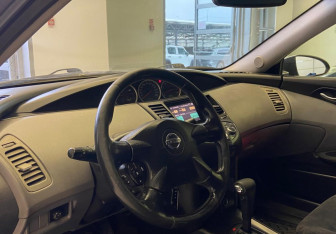 Подержанный автомобиль Nissan Primera Sedan 2003 года (8 фото)