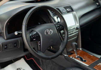 Подержанный автомобиль Toyota Camry Sedan 2010 года (11 фото)