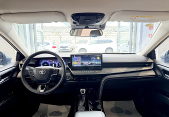 Подержанный автомобиль Toyota Camry Sedan 2024 года (11 фото)