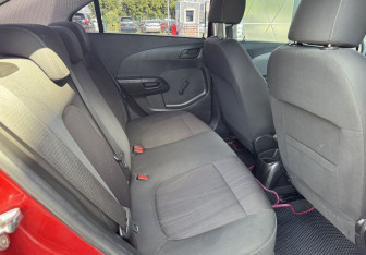 Подержанный автомобиль Chevrolet Aveo Sedan 2012 года (10 фото)
