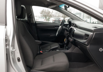 Подержанный автомобиль Toyota Corolla Sedan 2013 года (18 фото)