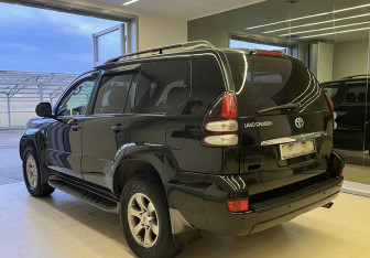 Подержанный автомобиль Toyota Land Cruiser Prado 2007 года (6 фото)