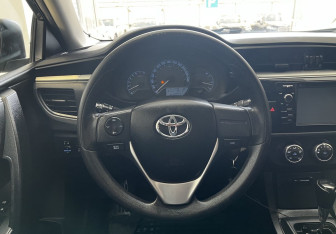 Подержанный автомобиль Toyota Corolla Sedan 2014 года (10 фото)
