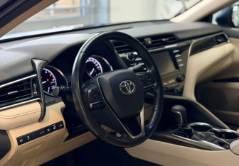 Подержанный автомобиль Toyota Camry Sedan 2018 года (8 фото)